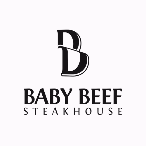 Logotipo em preto e branco do Baby Beef Steakhouse com um "BB" estilizado acima do nome do restaurante em letras maiúsculas e em negrito em um fundo branco.