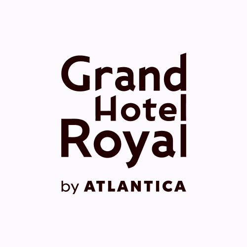 Logotipo com o texto "Grand Hotel Royal by Atlantica" em negrito, letras escuras em um fundo branco.